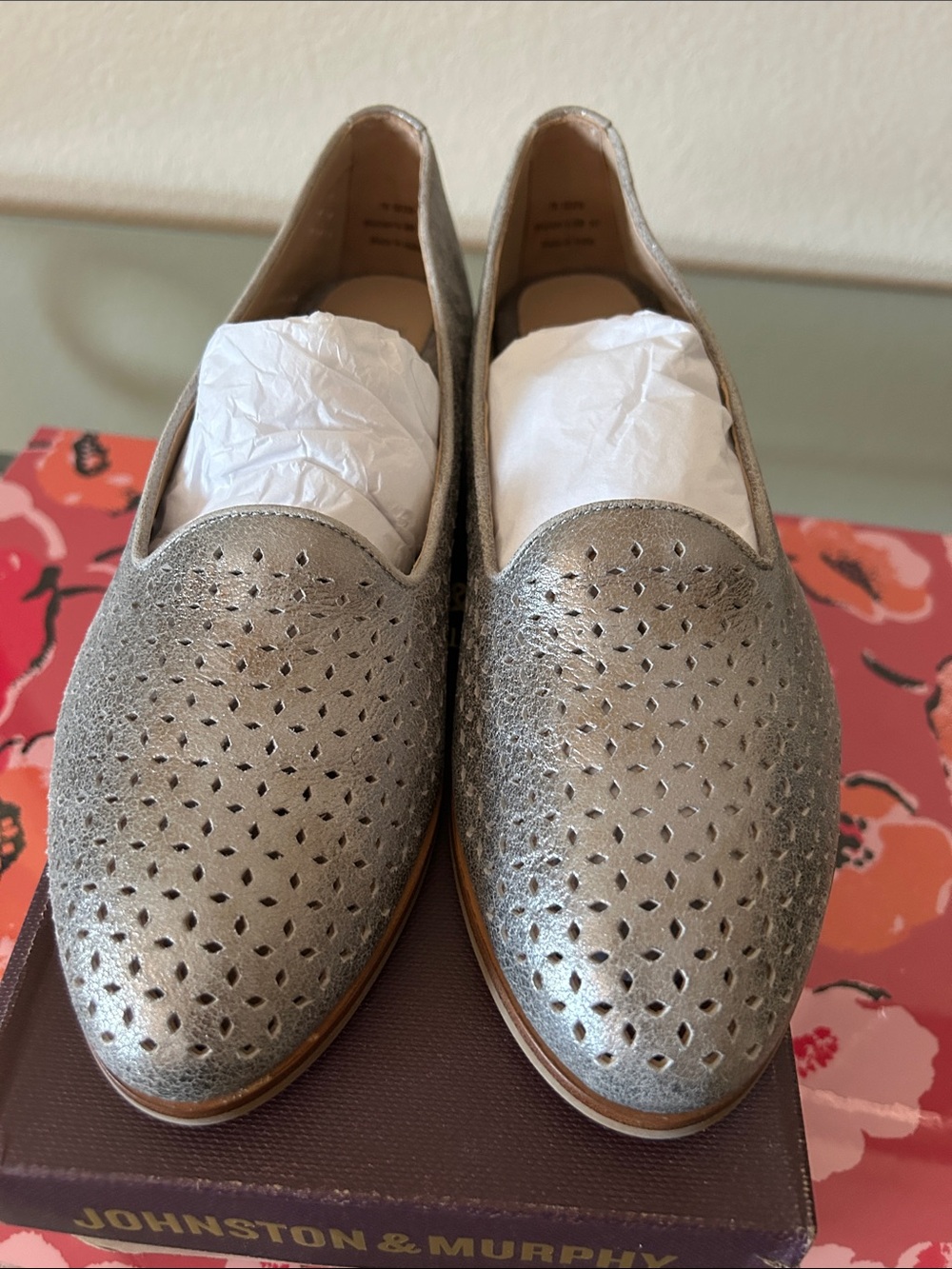 Johnston & Murphy Sloane Metallic Silver Perforated Slip-On Loafers Sz 9
